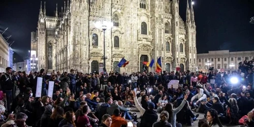 Romani la un protest impotriva certificatului verde la Milano FOTO gazetaromaneasca.com