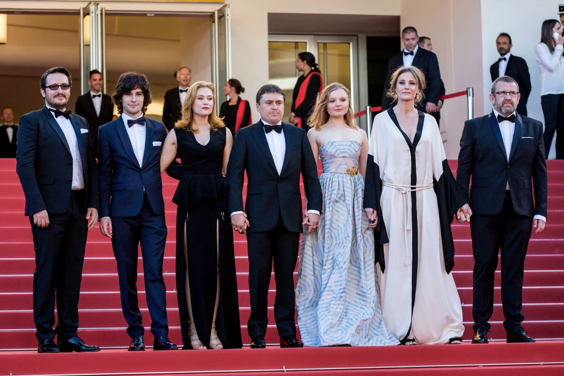 Montée des marches du film "Baccalauréat" (Bacalaureat) lors du 69ème Festival International du Film de Cannes jpeg