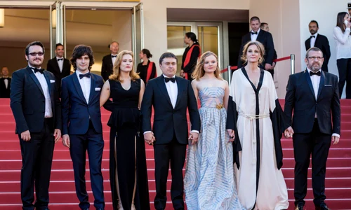 Montée des marches du film "Baccalauréat" (Bacalaureat) lors du 69ème Festival International du Film de Cannes jpeg