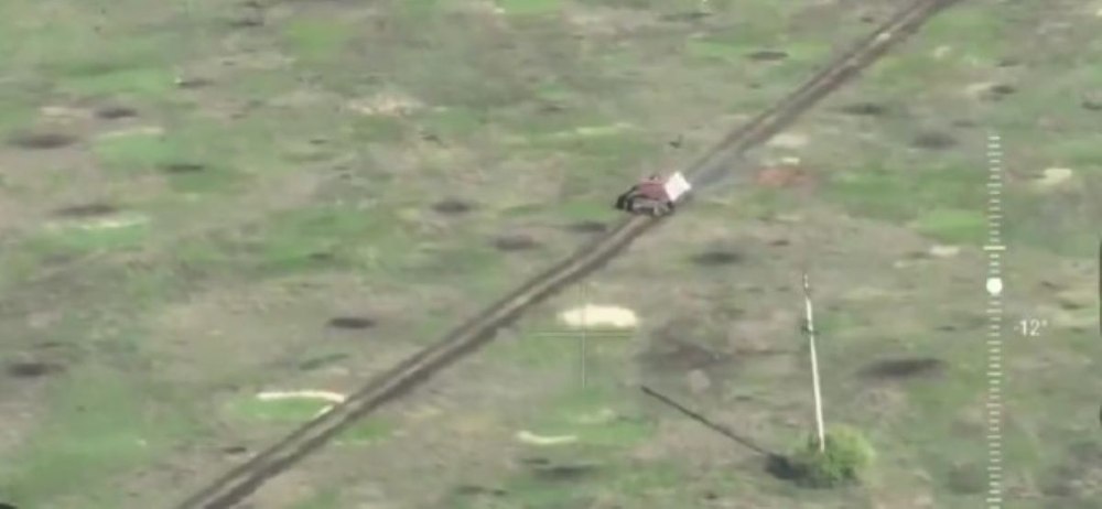 Imaginile unui raid lansat de un „tanc-țestoasă" al Rusiei în spatele liniilor inamice VIDEO
