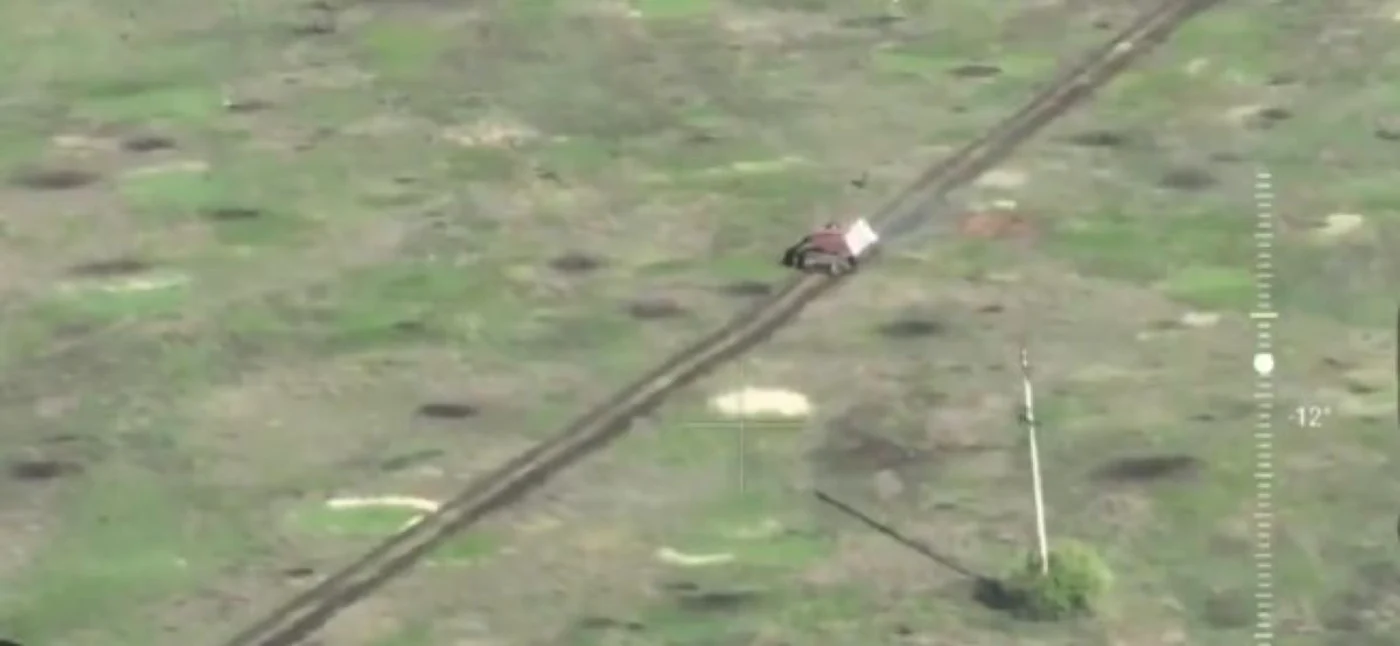 Imaginile unui raid îndrăzneț lansat de un „tanc-țestoasă” al Rusiei în spatele liniilor inamice. Foto Captură video X