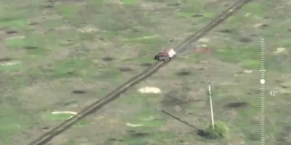 Imaginile unui raid îndrăzneț lansat de un „tanc-țestoasă” al Rusiei în spatele liniilor inamice. Foto Captură video X 