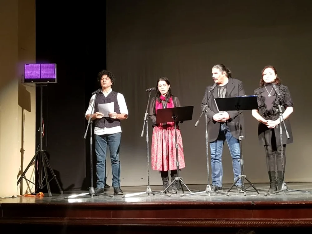 Scrisorile romilor deportaţi în Trannsnistria în lectura actorilor  (de la stânga la dreapta) Sorin Aurel Sandu, Oana Rusu, Nedjo Osman, Vera Singuraru