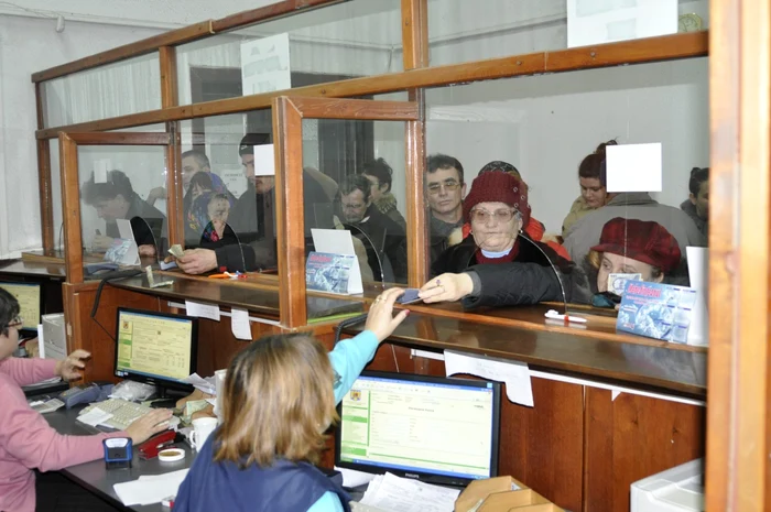 Conslierii locali au votat majorarea impozitelor şi taxelor FOTO Corina Macavei