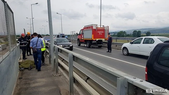 Bărbatul s-a spânzurat de pasarela de la intrare în Alba Iulia. Foto: ziarulunirea.ro