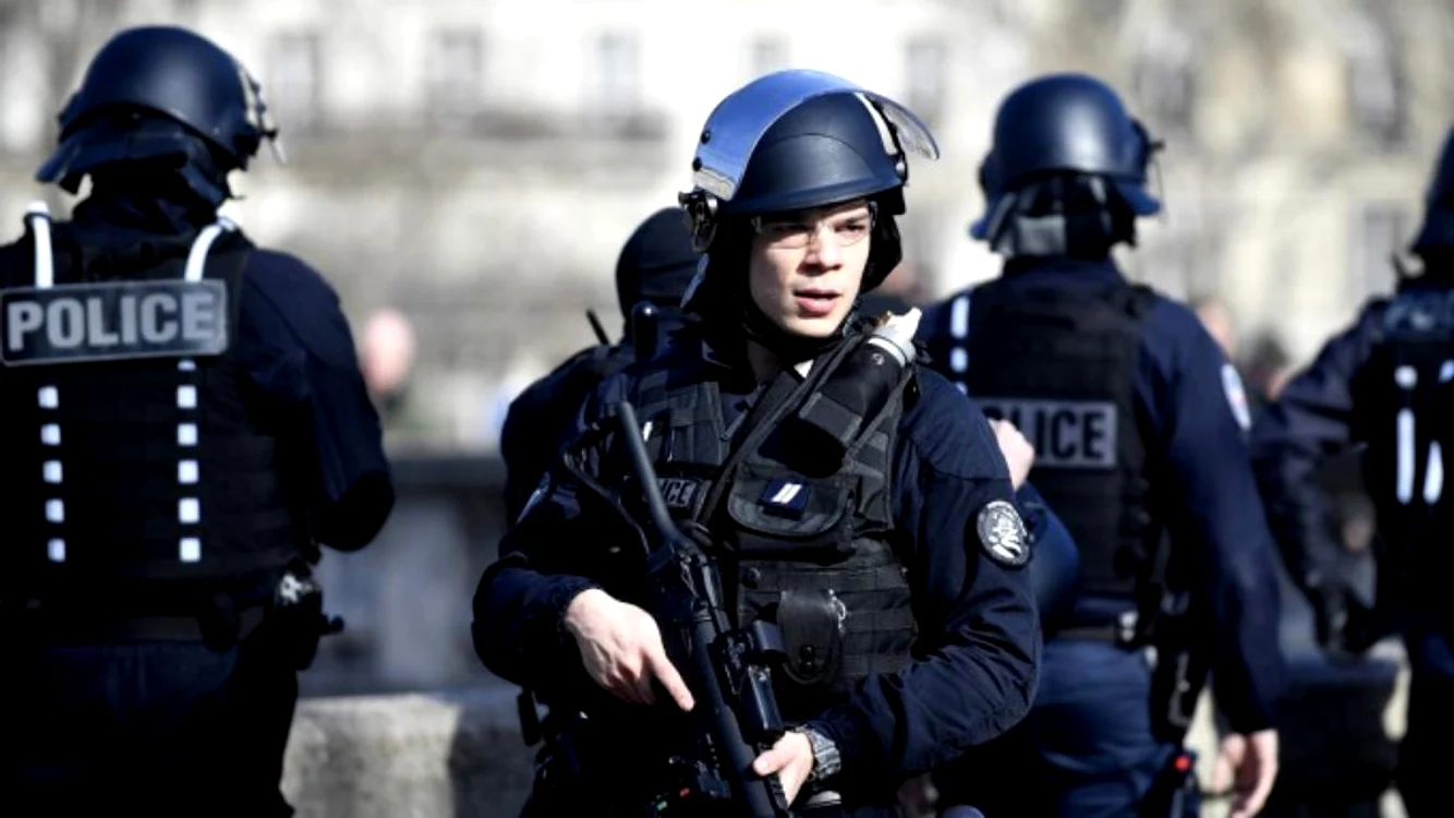
    Polițiștii francezi au rămas uimiți de violența atacului celor șase româniFoto:cancan.ro  