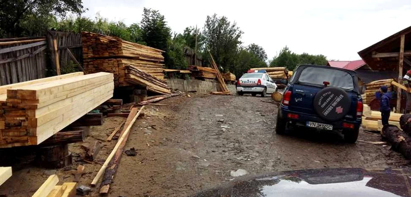 Percheziţiile au loc în Vrancea  FOTO: Facebook Ion Păucă