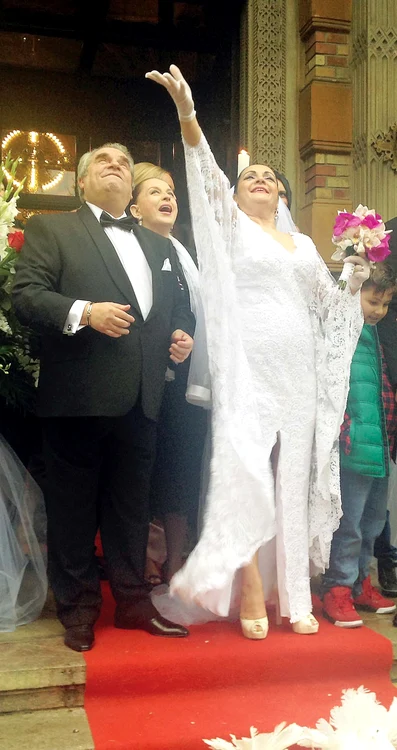 
    Cornelia Catanga şi Aurel Pădureanu s-au căsătorit după 24 de ani de relaţieFoto: CAPS  