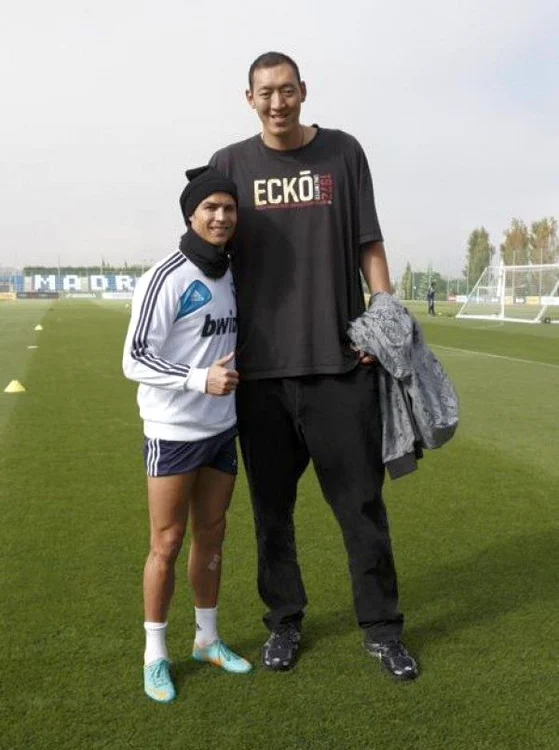 
    Cristiano Ronaldo şi Sun Mingming. (Foto: Facebook)  