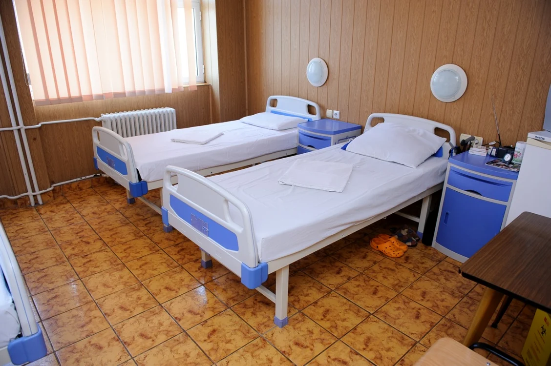 Saloanele Spitalului de Recuperare din Iaşi sunt goale