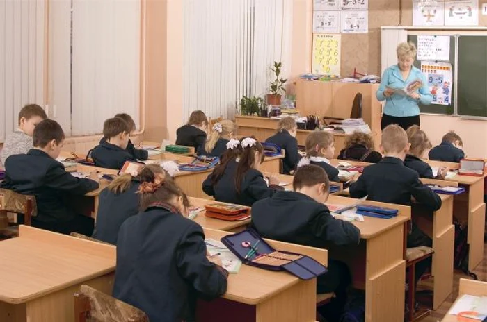 Chiar dacă nu a fost înscris la clasa pregătitoare, dacă cel mic are 7 ani poate intra în clasa întâi