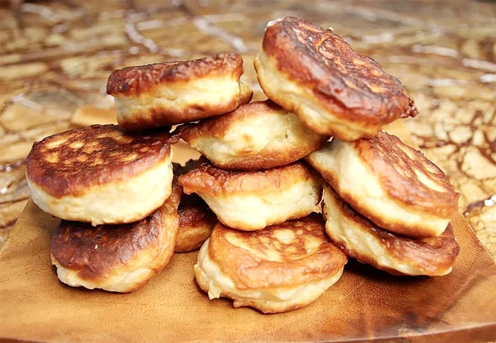 Oladii (gogoşi ruseşti), specialitatea Annei Lesko / foto: arhiva