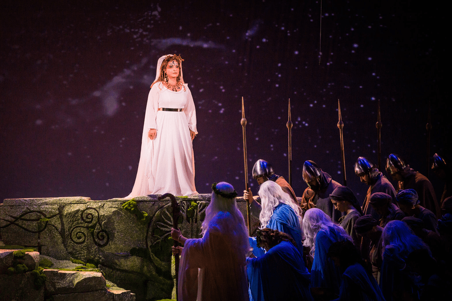 Elena Moșuc, invitată în „Norma” din octombrie, pe scena Operei Naționale București