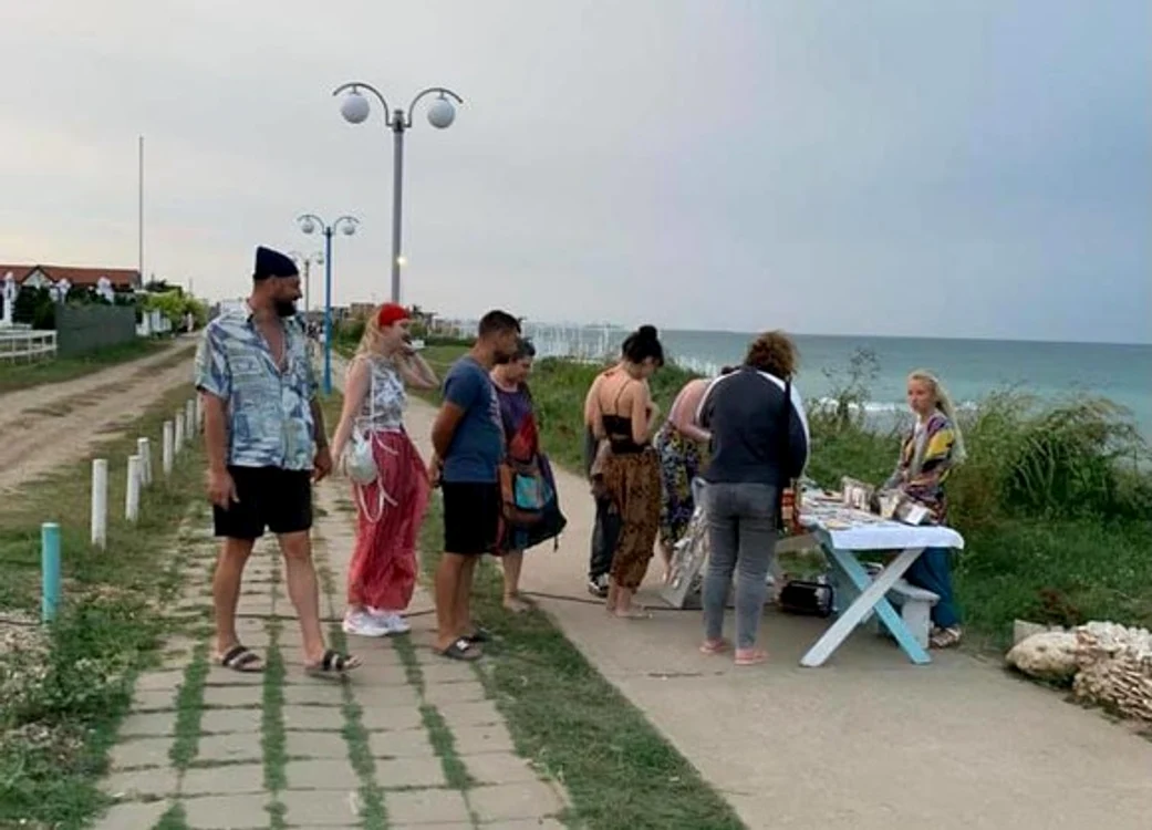 
    Oamenii de bine au făcut coadă la masa Tiarei  