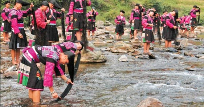 Femeile din Huangluo se tund o singură dată în viață, la 16 ani FOTO: NEWS.CN