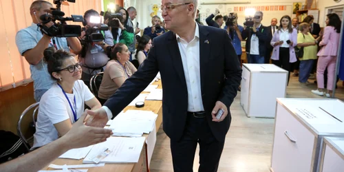 Emil Boc a votat în Cluj-Napoca. FOTO Inquam Photos / Simion Sebastian Tătaru