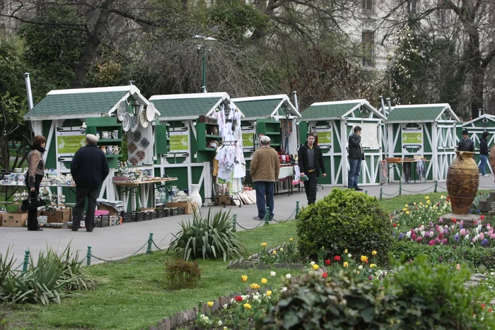 Bucureștenii vor putea cumpăra cadouri de Paște de la căsuțele din parc (foto: Sever Gheorghe)