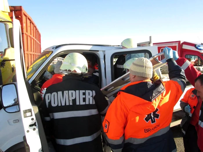 Autospeciala de descarcerare nu a mai putut interveni, fiind implicată într-un alt accident produs pe drumul spre locul evenimentului FOTO: arhiva Adevărul