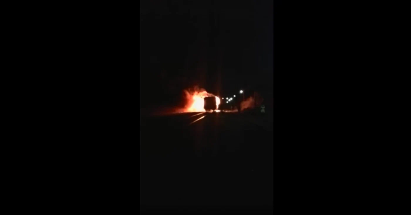 Tren în flăcări în zona Neptun FOTO Captura Youtube