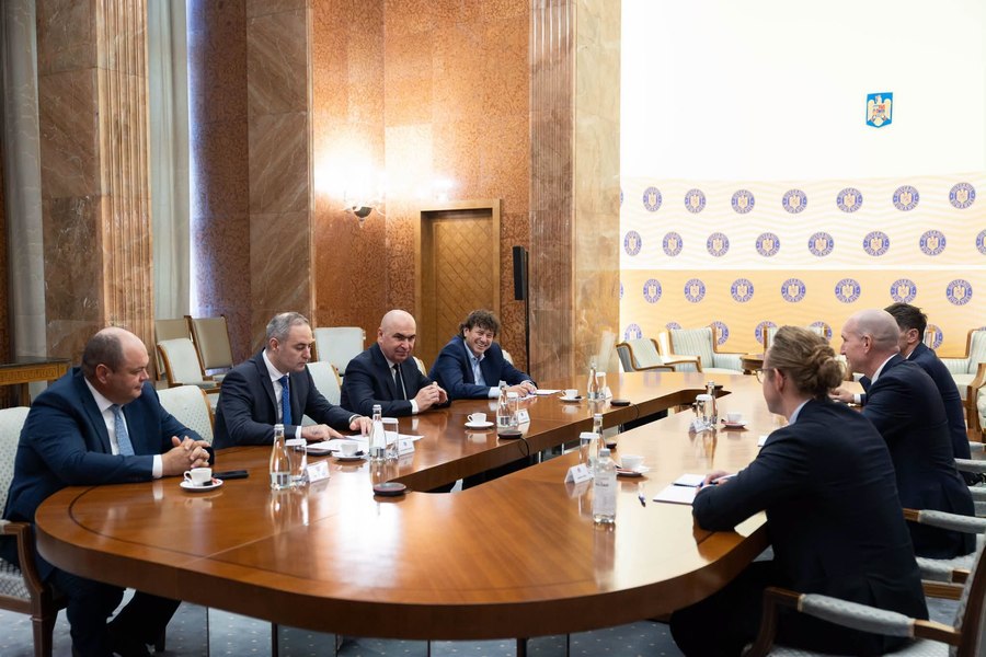 Premierul interimar s-a întâlnit delegația S&P înaintea verdictului privind ratingul României. „Au fost interesați și de situația politică”
