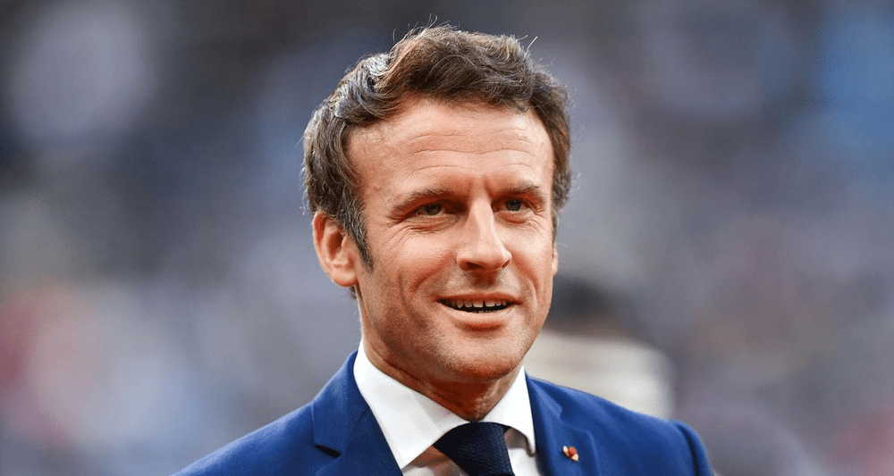 Macron, prea mic în vestiar, lângă coloșii Franței: „E cam scund, nu?“ Imagini fabuloase VIDEO
