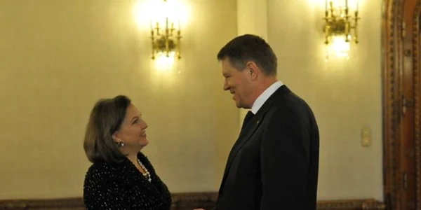 Victoria Nuland la Bucureşti Klaus Iohannis FOTO facebook.com/bucharest.usembassy