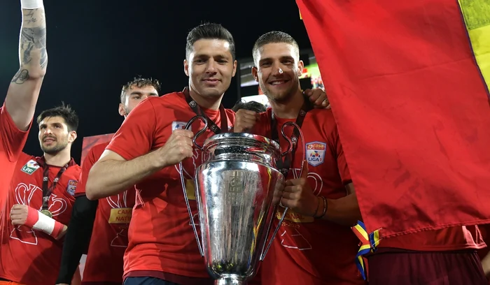 Costin Curelea (stânaga) are două titluri de campion, ca „secund” la CFR Cluj (FOTO: Sportpictures)