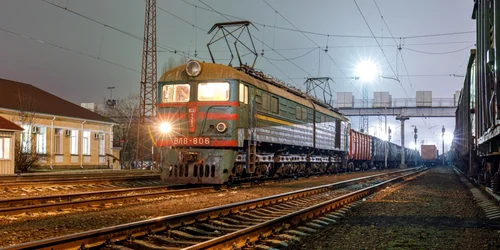 tren marfa marfara ucraina ucrainean foto shutterstock