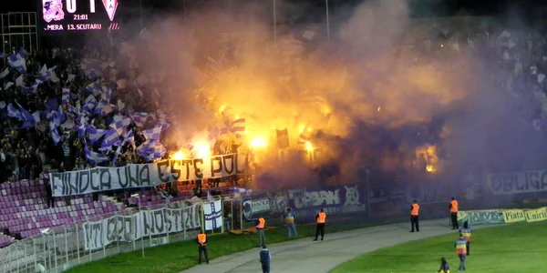 Fanii alb-violeţi în meciul cu UTA