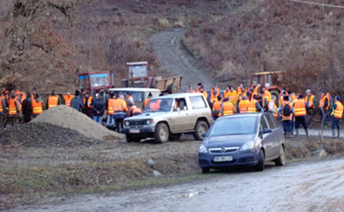 Zeci de gonaci au fost adunaţi pentru a speria vânatul