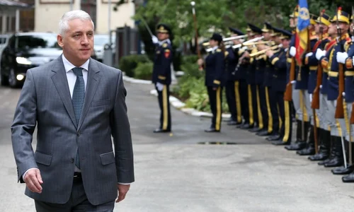 Ministrul Apărării Naționale, Adrian Țuțuianu, a demisionat jpeg