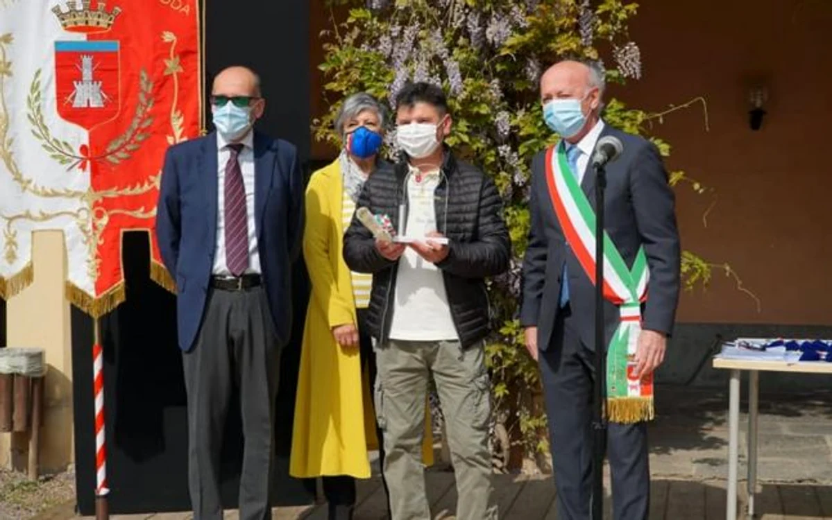 
    Sorin Ursuț (mijloc) este eroul orășelului italian Cornate d'Adda FOTO: Il Giorno  