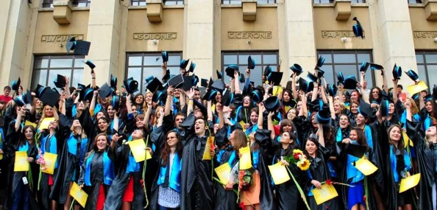 Absolvenţii de studii universitare se trezesc, de multe ori, că meseria pe care au studiat-o nu „se cere“ pe piaţa muncii FOTO Adevărul