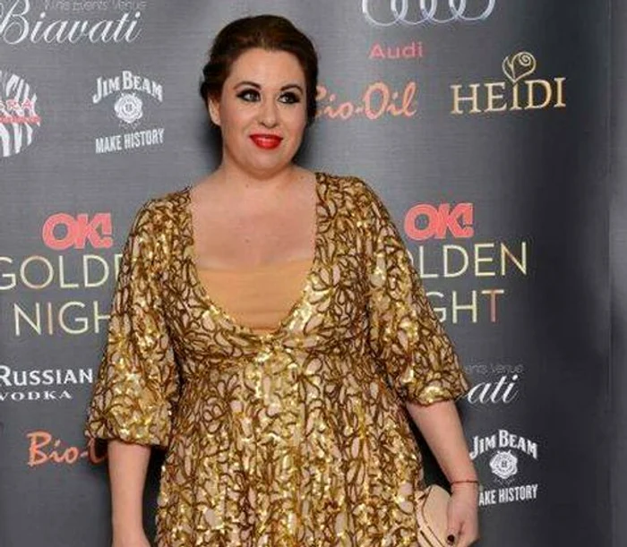 Oana Roman are emisiune la Antena Starsfoto: Facebook