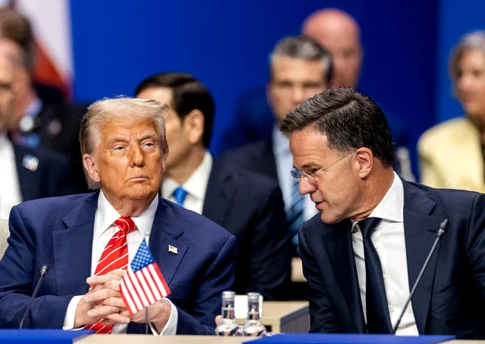 Mark Rutte și Donald Trump la un summit NATO. FOTO EPA EFE