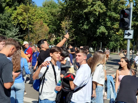 Sunt prezenți și elevi la protestul profesorilor jpg