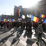 Reprezentanți ai partidului AUR și simpatizanți ai acestora și ai candidatului independent Călin Georgescu participă la o acțiune de protest cu titlul „Miting pentru democrație“ în București. FOTO Inquam Photos / George Călin