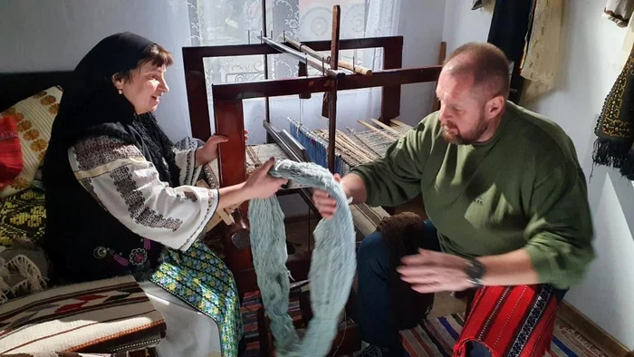 Meșter popular Rodica Crăcană din Costești Vâlcea creator de scoațe oltenești Foto Paula Midiski