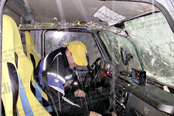 Erau troiene de trei metri până în satul Lacul Babei (Foto Ciprian Ilisei)