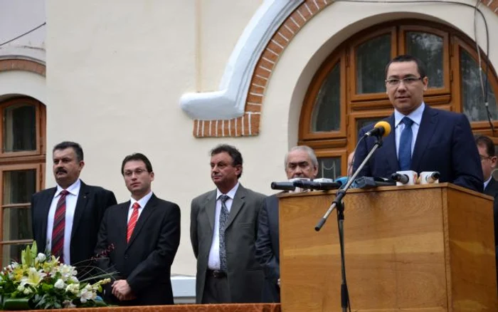 Victor Ponta a venit să deschidă anul școlar de la Târgu Jiu