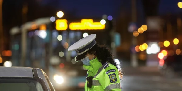 Poliţia verifică maşinile în Bucureşti duminica 28 martie 2021 FOTO Inquam Photos / Octav Ganea
