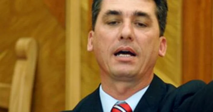 Funcţionarii publici intenţionează să dea în judecată Guvernul Boc