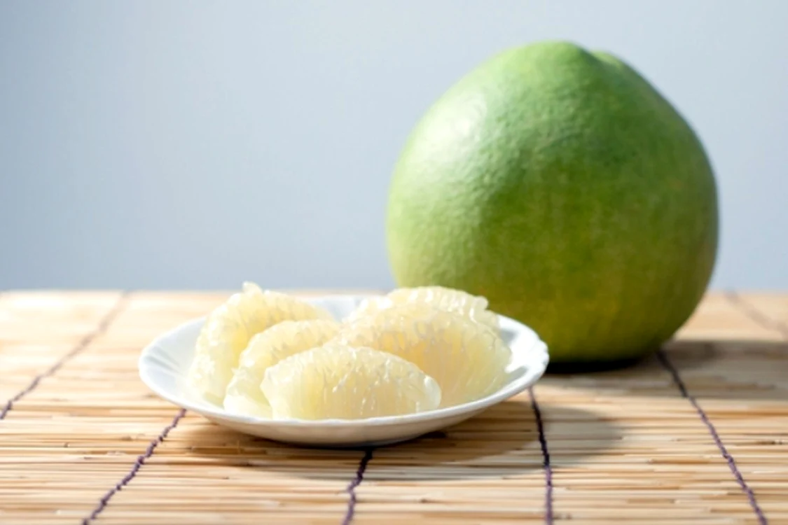 Un bol cu fructe pomelo poate aduce abundența în viața ta