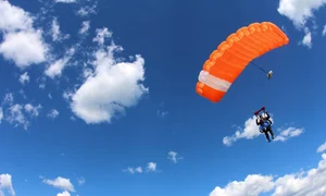 Paraşuta a fost inventată la începutul secolului XX, de către francezul Franz Reichelt  Dar ştiai că acesta a murit în timp ce o testa? jpeg