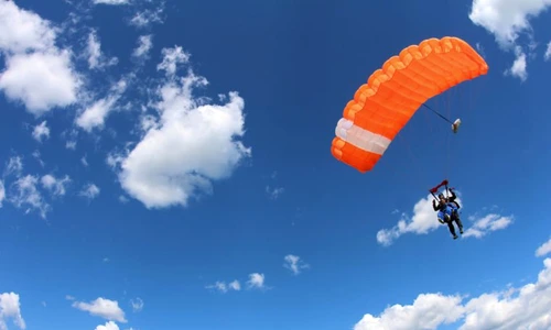 Paraşuta a fost inventată la începutul secolului XX, de către francezul Franz Reichelt  Dar ştiai că acesta a murit în timp ce o testa? jpeg