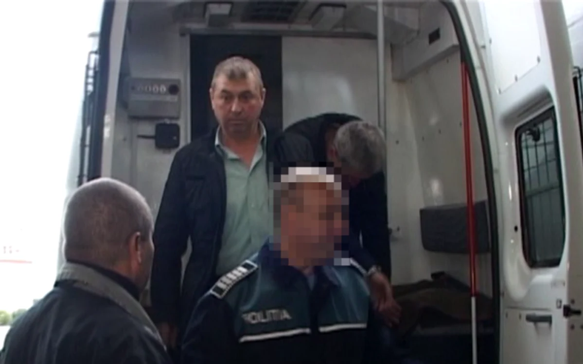 Comisarul şef Ionel Cazacu la intrarea în sediul Curţii de Apel