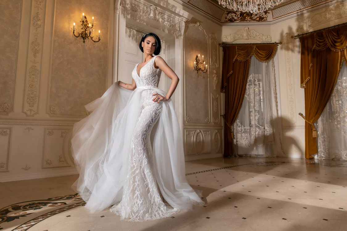 Adelina Pestrițu, încântătoare într-o rochie de mireasă cu trenă amplă