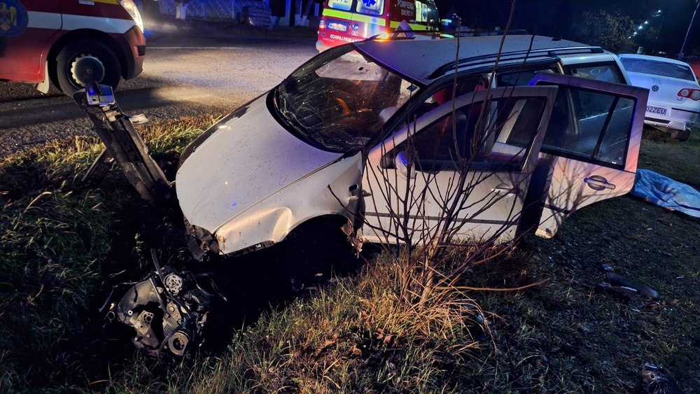 Tragedie în Neamţ. Soţul a adormit la volan, soţia a murit, iar copiii de 2 şi 6 ani sunt grav răniţi 