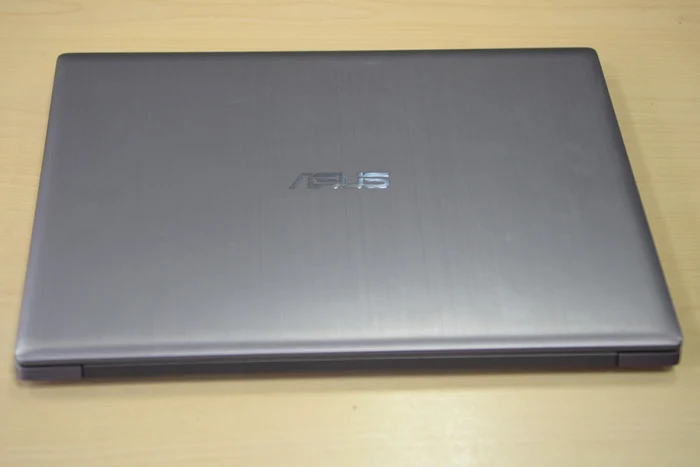 asus u38N foto adevarul