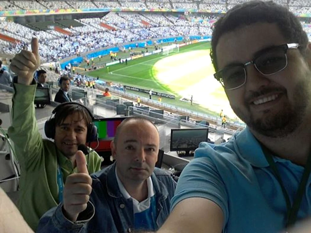 Florin Mihoc(stânga) şi Bogdan Tomulică(centru) comentează din Brazilia meciurile Campionatului MondialFOTO Facebook